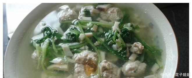 青菜|这样做的肉丸子滑嫩有嚼劲，简单又营养，全家爱吃，汤都喝完！
