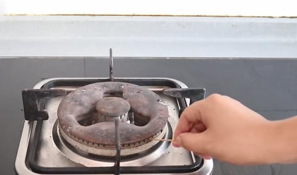 气孔|长时间用燃气灶,一定要用牙签抠一下这里,每月能省不少钱