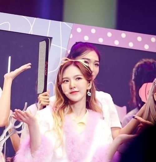 张润贞 她坠落舞台消失一年!如今再度复出主持,身体真实状态令人落泪