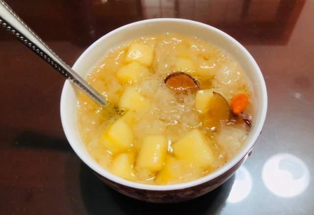 爽口|苹果生吃太凉了,用这个方法煮一锅,香甜爽口又滋补,冷天可多吃