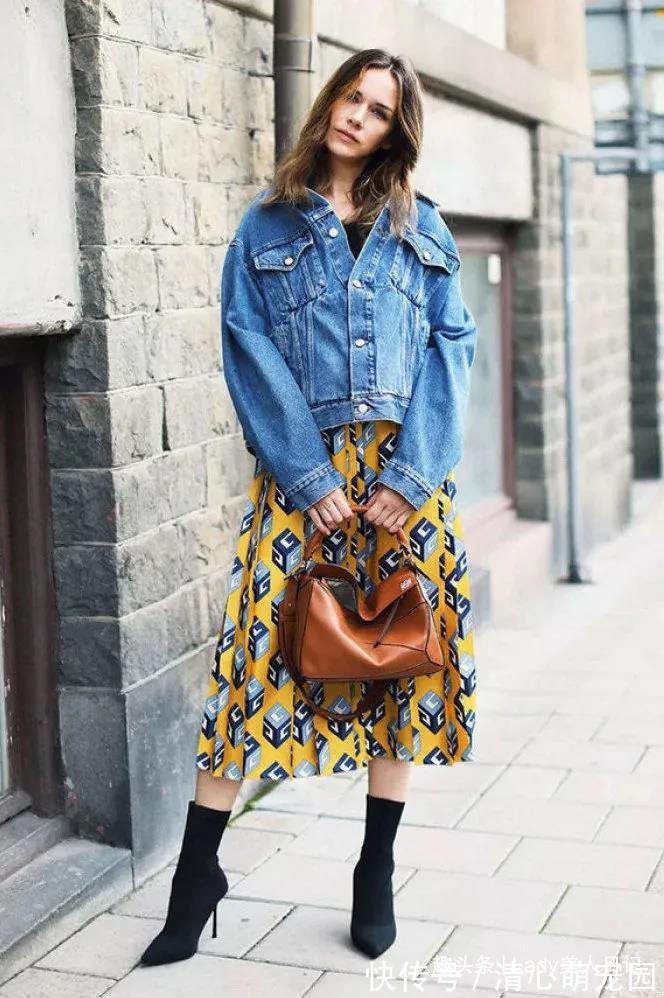 穿搭 穿裙子搭薄外套时,记住“1个要点+风格调和”,领悟穿搭思维稳赢
