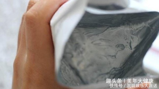 袋子|敷面膜,袋子中的“液体”要倒脸上吗我总弄错,难怪敷完效果差