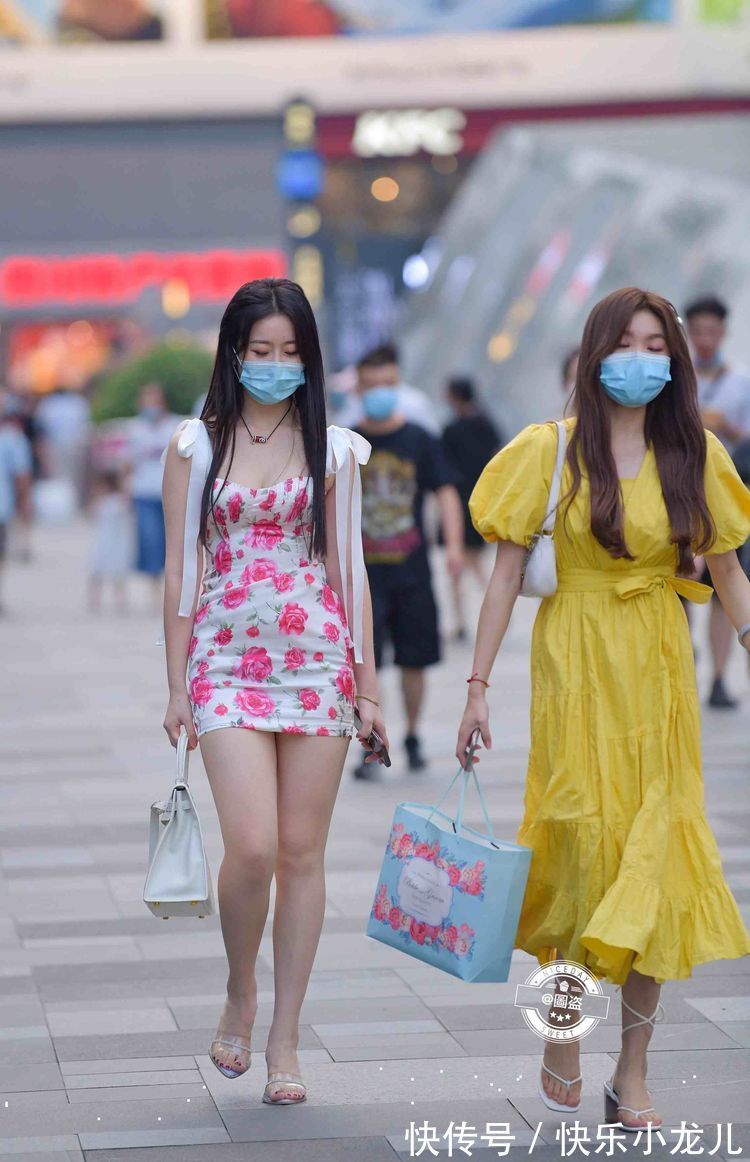 时尚 明艳动人的连衣裙穿搭更是让人心动,时尚百搭又耐看,透人心脾