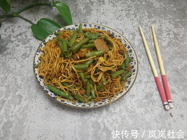 豇豆角|这才是豆角面条的正宗做法,不煮不炒,有肉有菜,比焖面好吃多了