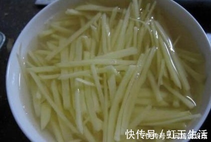 女性|泡土豆的水不要倒,原来有这么多好处,解决了很多女性的烦恼