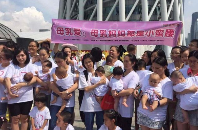 指责|地铁当众哺乳,95后妈妈被骂“不知羞耻”,陌生男人做法很解气