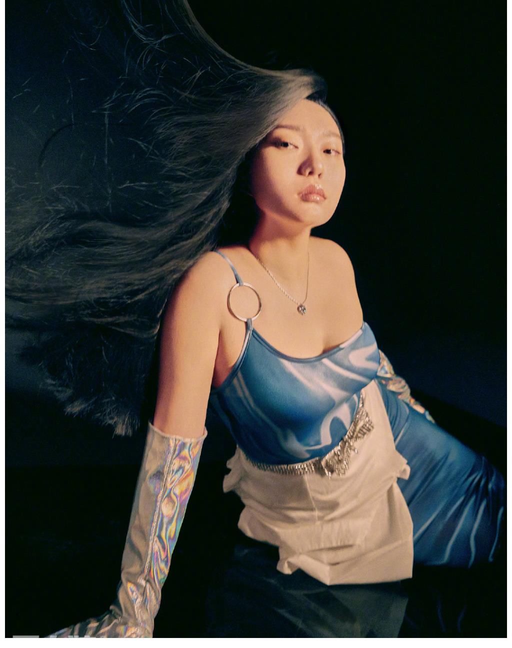 脱口秀演员李雪琴的《男人装》