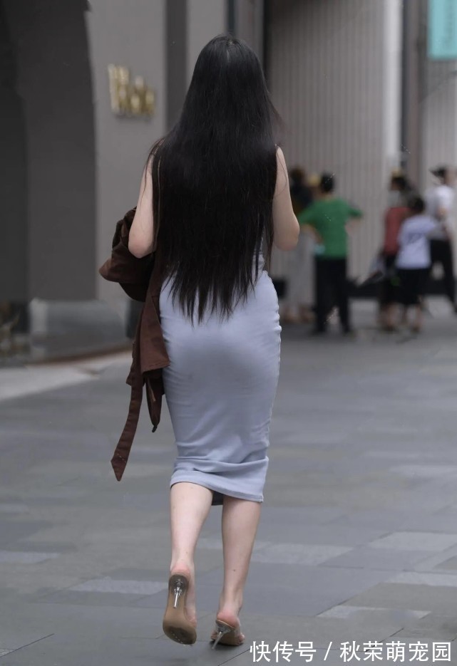 高跟鞋|“沙漏型”身材如何穿?遵循束腰的穿搭原则,一切便迎刃而解!