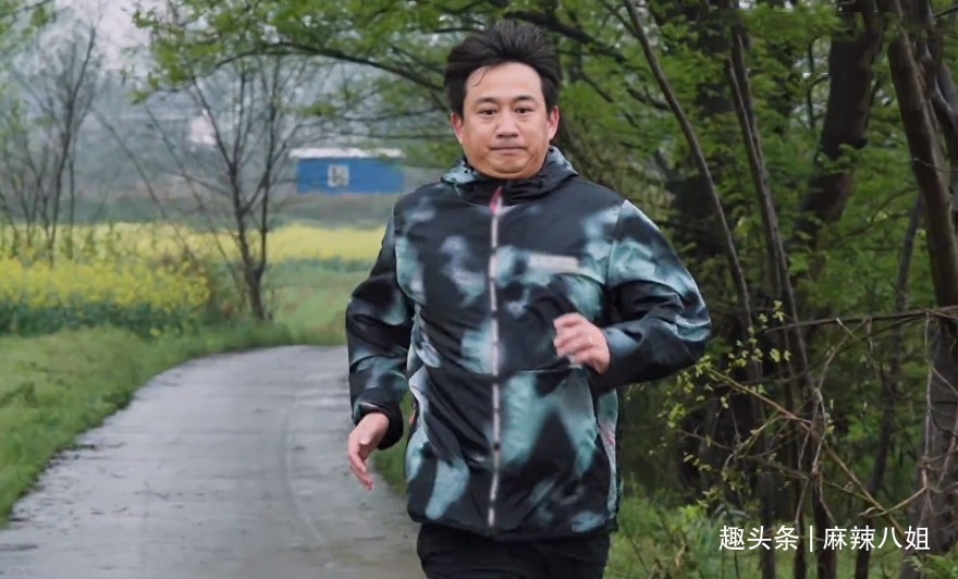 张子枫|三年前戏言成真,看样子“送礼事件”对何炅影响很大