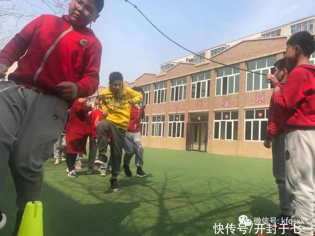 开封市求实小学：跳绳 还得看我的