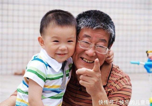 父母|“更喜欢奶奶还是姥姥”6岁孩子的回答让父母沉默，真实又扎心