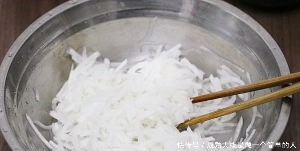 吃了20年萝卜，还是这吃法过瘾，不炒不炖不凉拌，比吃肉解馋