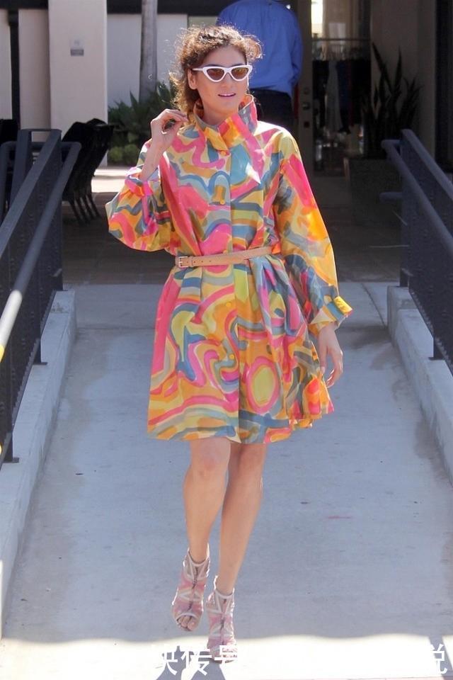 满大街的卡其色也太单调了,这几款大衣更吸睛,看一眼就忘不了