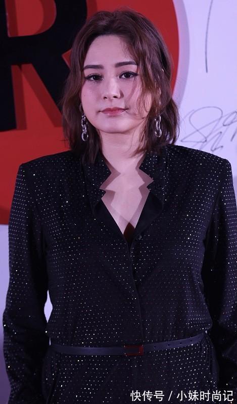 服饰|阿娇真的胖好多,不过穿黑色连体衣还挺有型,看起来气势很强