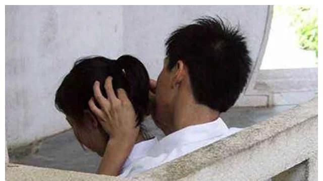 收心|16岁女儿早恋,宝妈发现后没有打骂,反问一个问题让女儿收心