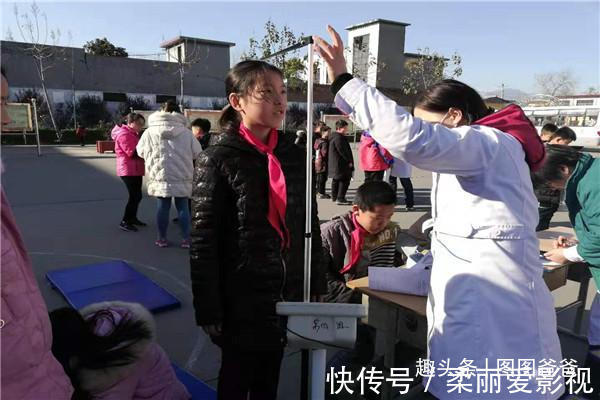 儿科医生|婆婆带娃6年,没进过医院,只因不吃2饭,多做2事,孩子脾胃好!