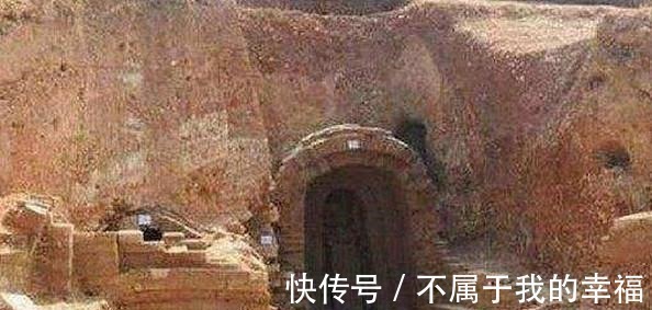 墓穴!一座古墓的棺椁上写着开者即死,考古人员冒险打开后却很高兴!