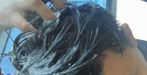 嫌弃|男性用过的枕头，为啥总是黄黄的医生作出解释，女性别嫌弃