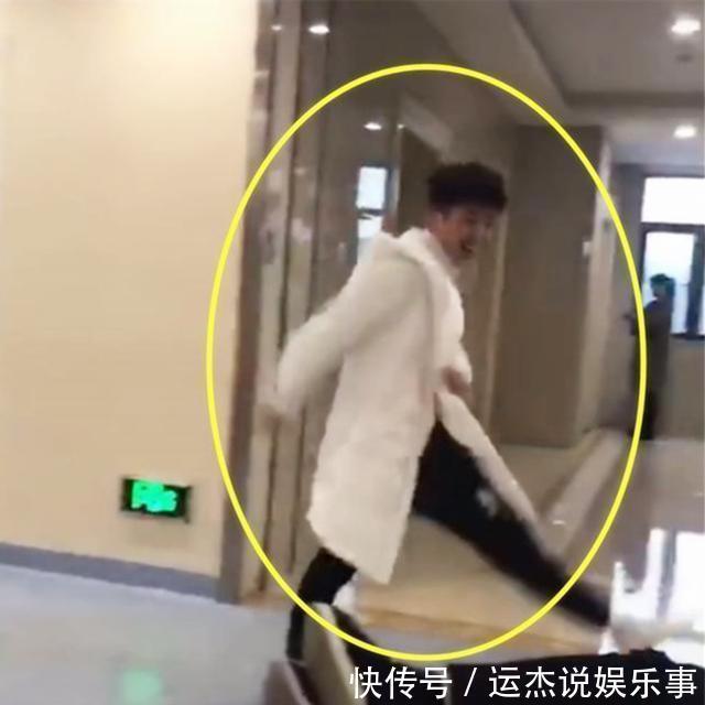 小宝宝|产房外爸爸得知生了个女儿,做出的反应引人注目,网友:过于真实