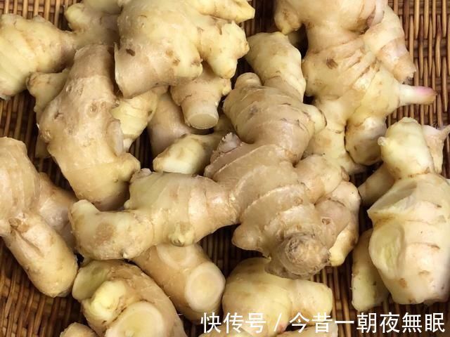辛辣|夏天用醋把姜泡起来,酸甜不辛辣,每天早晨吃点,想不到这么厉害