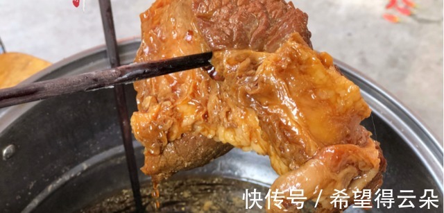 在家做酱牛肉，只需4样配料，牛肉味道香缩水少，能拿去卖了！