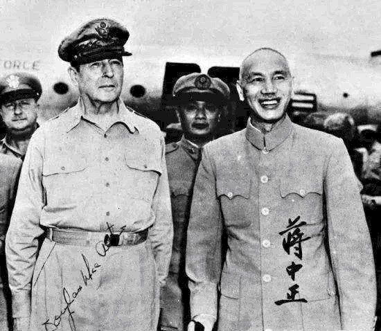 杜鲁门|这次谈话让麦克阿瑟与杜鲁门的分歧，由发丝般的裂缝，变成难以弥补的鸿沟