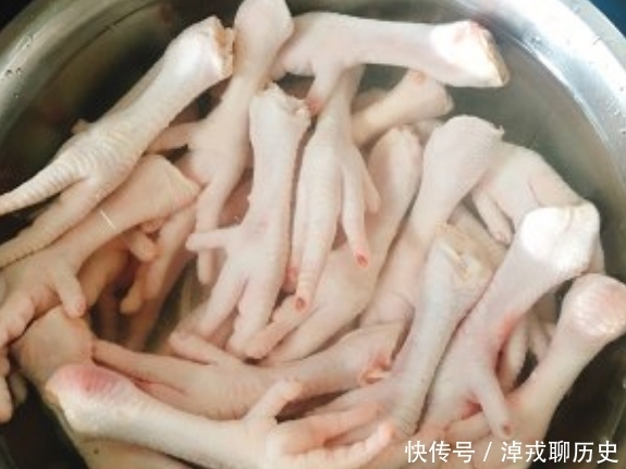 香辣|教你秘制鸡爪方法,不用泡不用炸,香辣入味,连吃10个都不解馋!