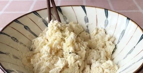 早餐不要出去买了,面粉里加1个鸡蛋,筷子一搅,2分钟就能吃