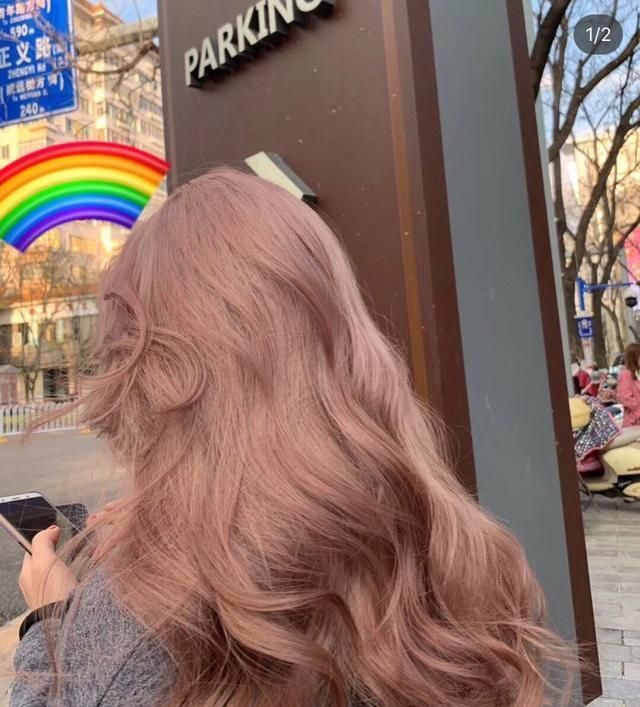 别再染黑茶色了,今年流行“奶茶发色”,让你发质变好提升气色!