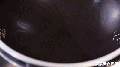 番茄别再炒蛋了！全网都流行这么吃，一焖就搞定