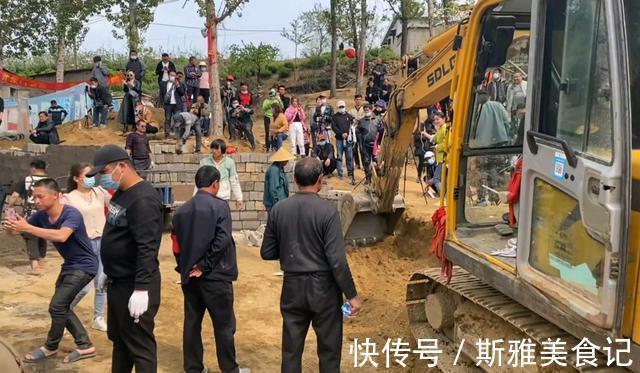 光明顶|拉面哥传奇（32）光明顶改造工程进度很快，人多力量大