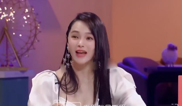 节目|朱正廷节目中谈恋爱观,耿直发言逗笑全场,却遭伊能静吐槽太直男