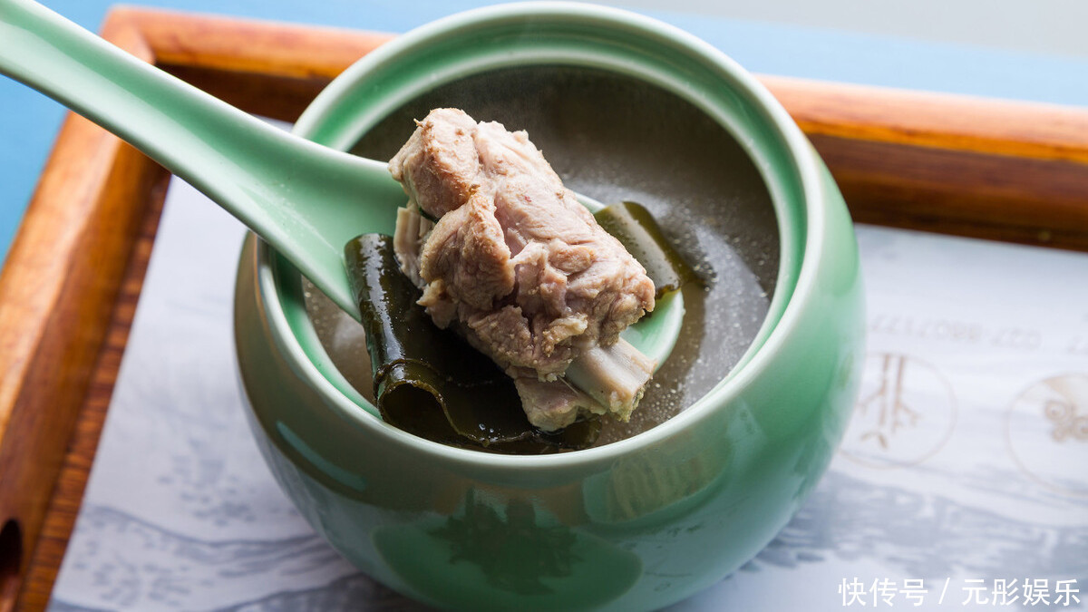 炖骨头别直接下锅,牢记这3技巧,炖出的骨头汤奶白香浓