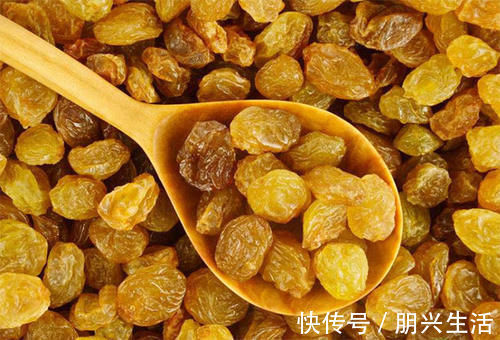 吃葡萄干|50岁后睡前吃点“葡萄干”，3大好处“找上门”，养生更“长寿”
