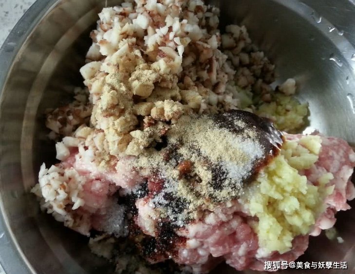 馄饨汤这样调！只需3样打底，用开水随便一冲，比排骨汤还好喝