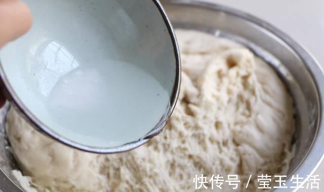 女儿就馋我做的面食,不用酵母不用二发,蓬松柔软每顿都要吃2个