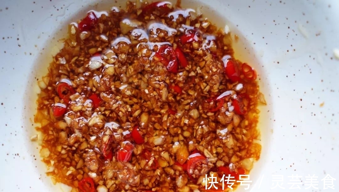 浓郁|吃8个扇贝要配2头蒜，这样的蒜蓉粉丝蒸扇贝味最正！蒜香超浓郁！