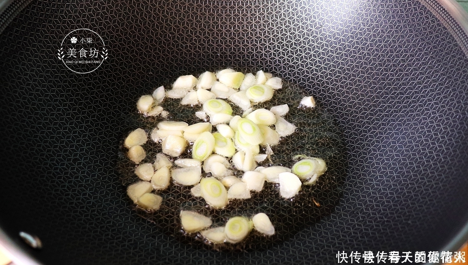 2个茄子,一个西红柿,我家一周吃5次,太香了,拿红烧肉都不换