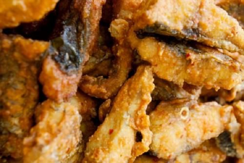 过年炸鱼块，别只知道挂面糊，这么做才正确，鱼块更香酥更入味