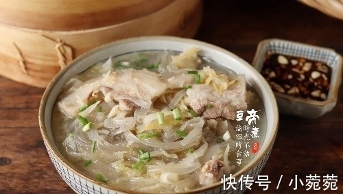 烧一个菜，我都不想再炒了，既是饭还是菜，酸香开胃，一碗吃不够