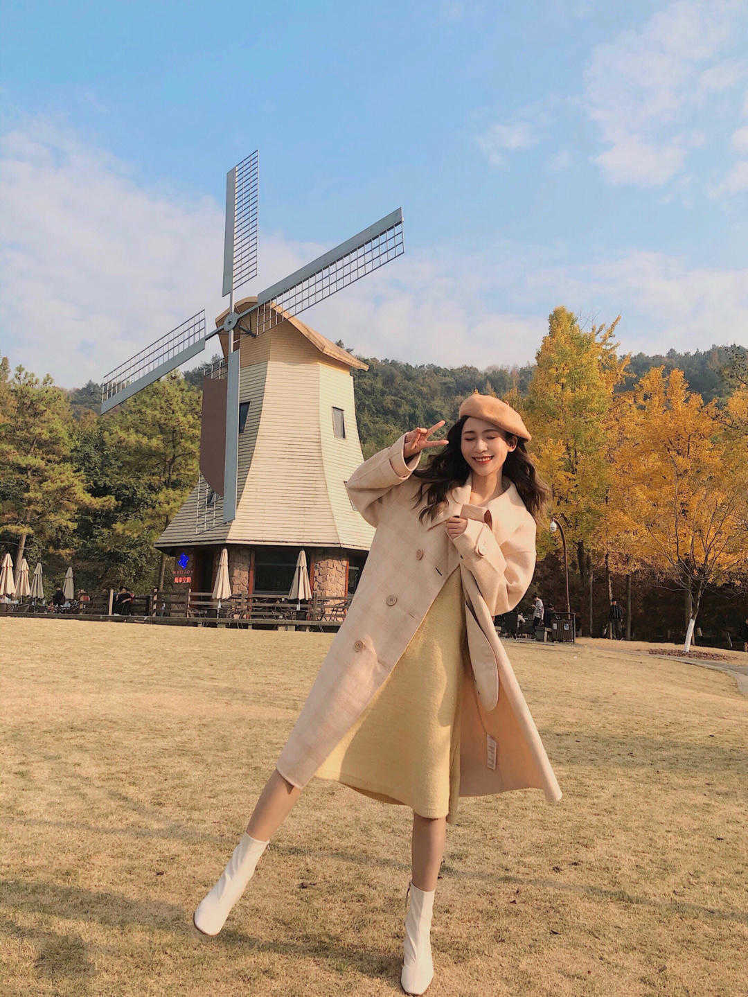 整体性|经典驼色怎样穿才不撞衫?试着和这几种颜色搭配,美感提升好几倍