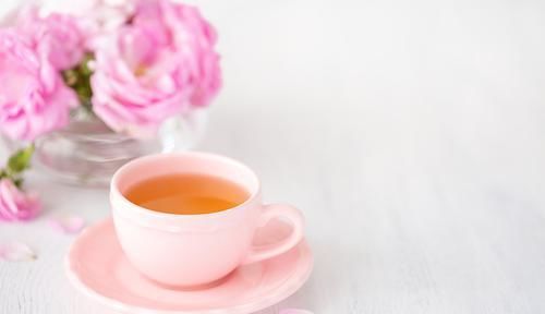 女人常喝玫瑰花茶，会收获3个好处，分享给大家3种玫瑰花的做法