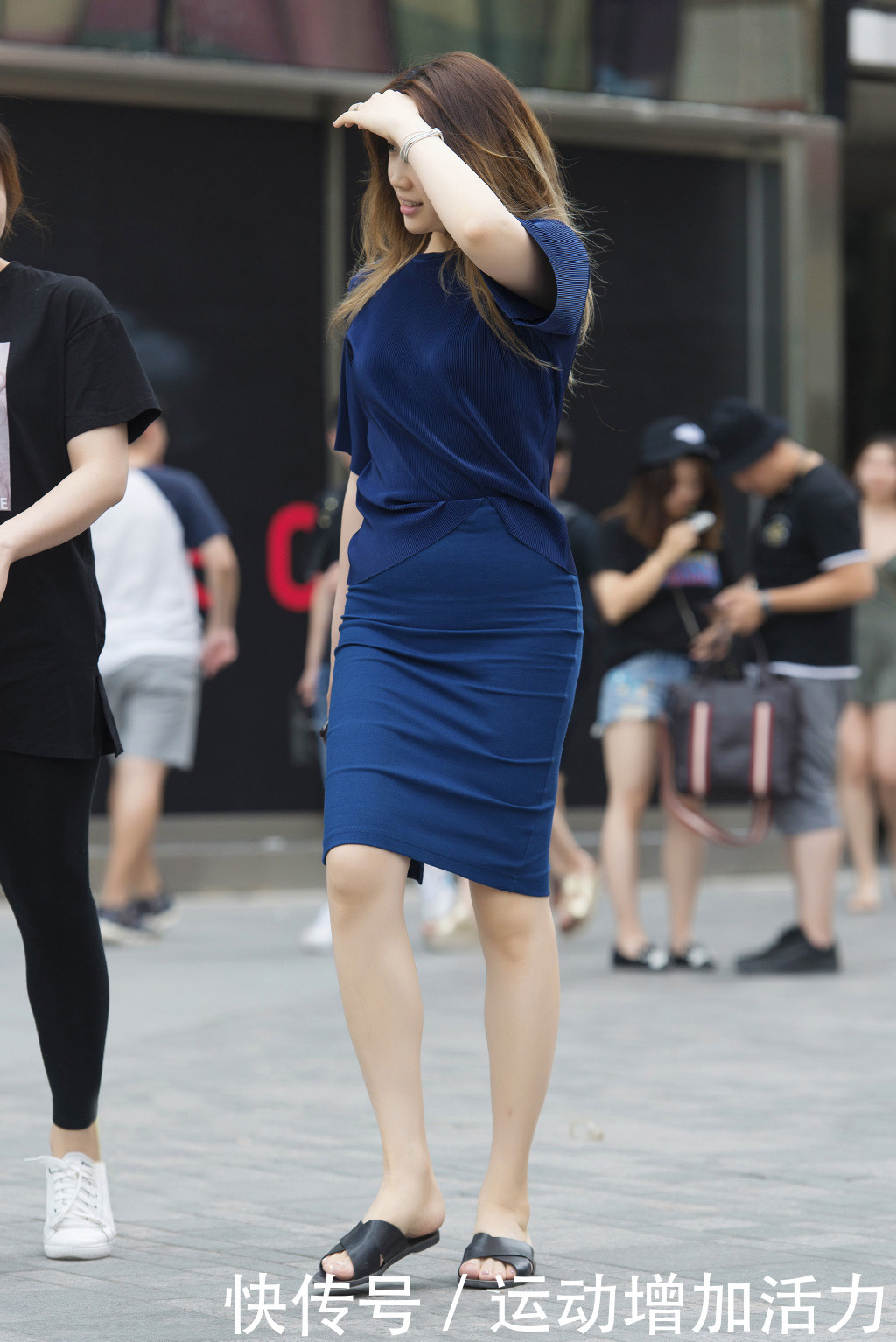 不失|选择简约随性的裙装穿搭,清爽不失慵懒,让整个人都轻松起来