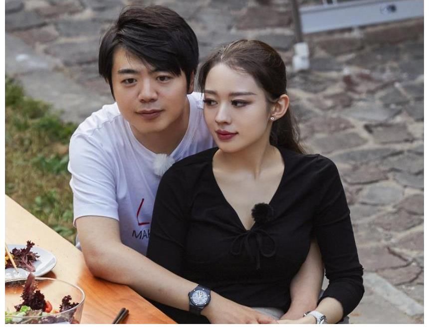 综艺|郎朗回应带吉娜频繁上综艺打发无聊，却遭网友拆穿为了钱还装高尚