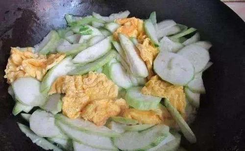 维生素b|常吃丝瓜的人,健康不会远离你,但有1大禁忌,早知早受益