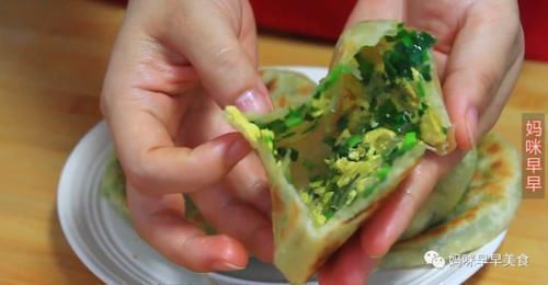 韭菜|这才是韭菜馅饼的正确做法,皮薄如纸,鲜香浓郁,一次8个不够吃