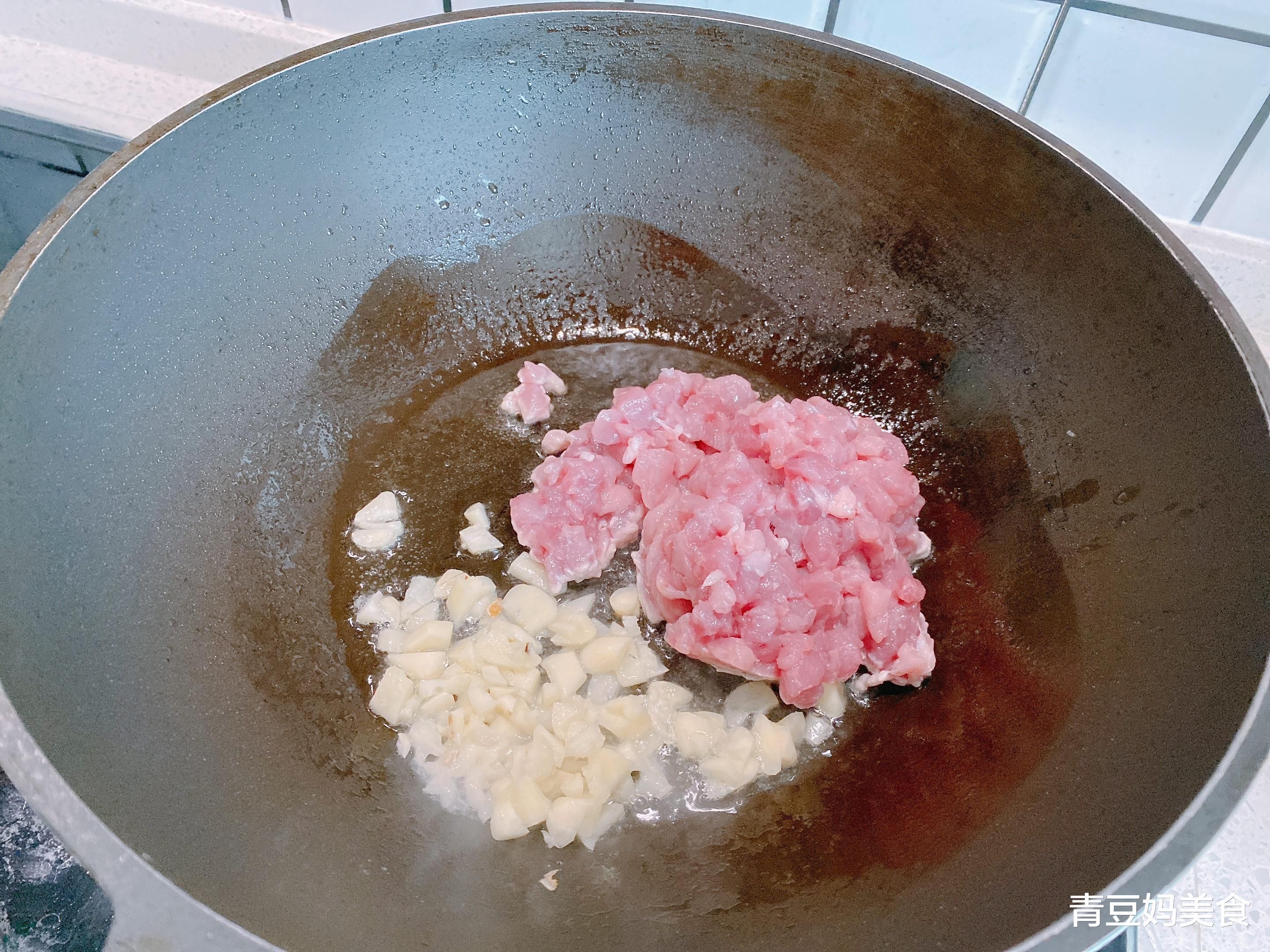 酸辣杂锅炖|夏季吃饭没胃口，试试酸辣杂锅炖，饭菜一锅搞定，5分钟就出锅