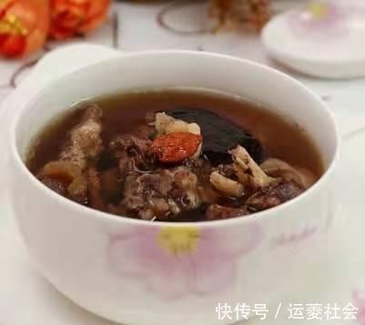 刘大妈|一天一碗汤,把9岁孙子喝成性早熟,这些食物给孩子吃要谨慎选择