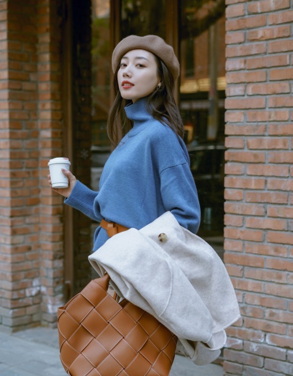 博主|入冬后的高级感从何而来?靠一件“针织衫”就可以搞定,时髦大气