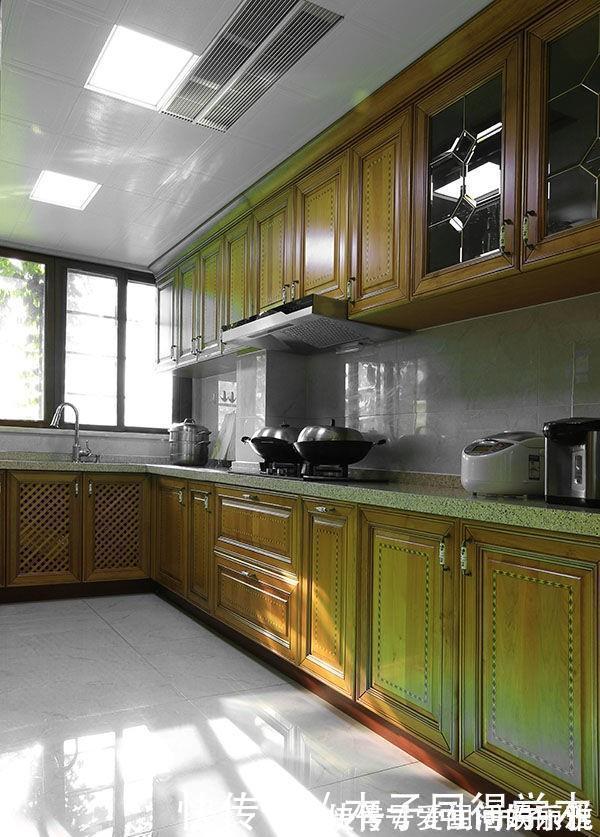 实木|90后小夫妻却偏爱中式装修,去除繁琐设计,书房的设计更为独特!